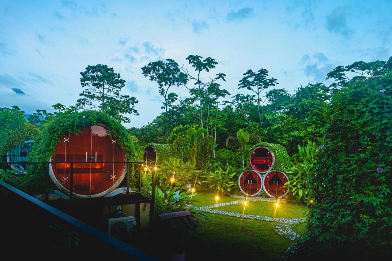 Arenal Backpackers Resort La Fortuna Esterno foto The resort's restaurant