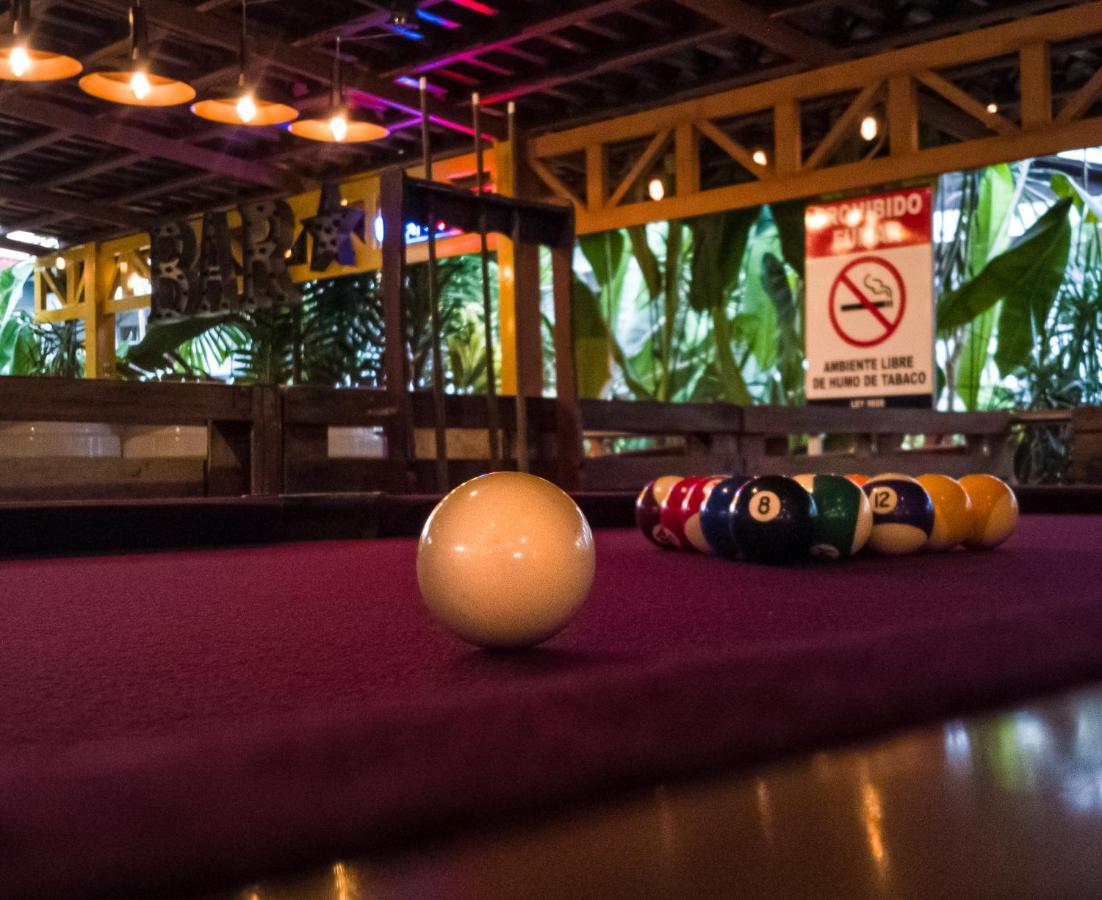 Arenal Backpackers Resort La Fortuna Esterno foto Pool table
