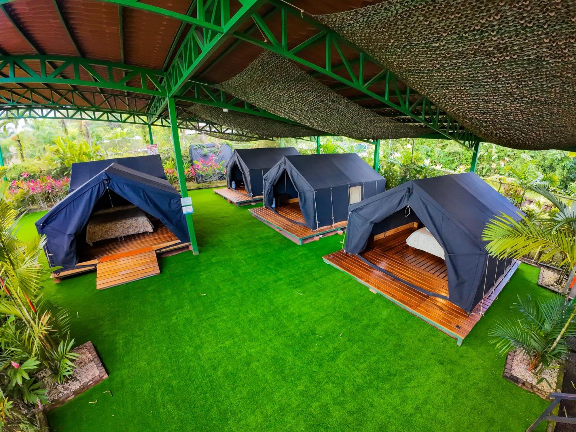Arenal Backpackers Resort La Fortuna Esterno foto Eco-Tents at the resort