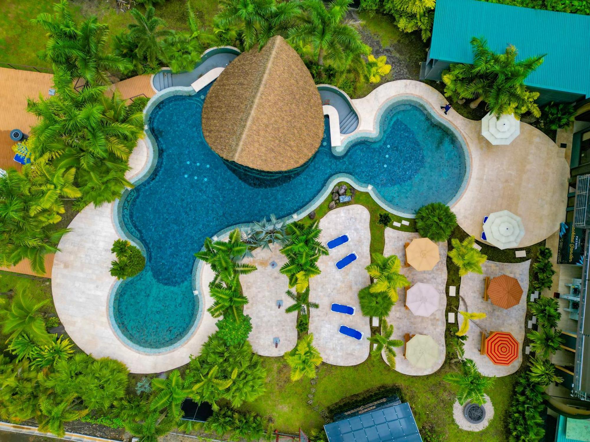 Arenal Backpackers Resort La Fortuna Esterno foto Aerial view of the resort