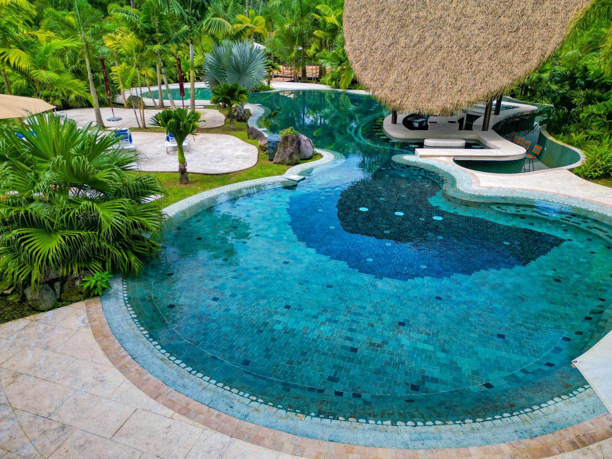 Arenal Backpackers Resort La Fortuna Esterno foto The swimming pool at the resort