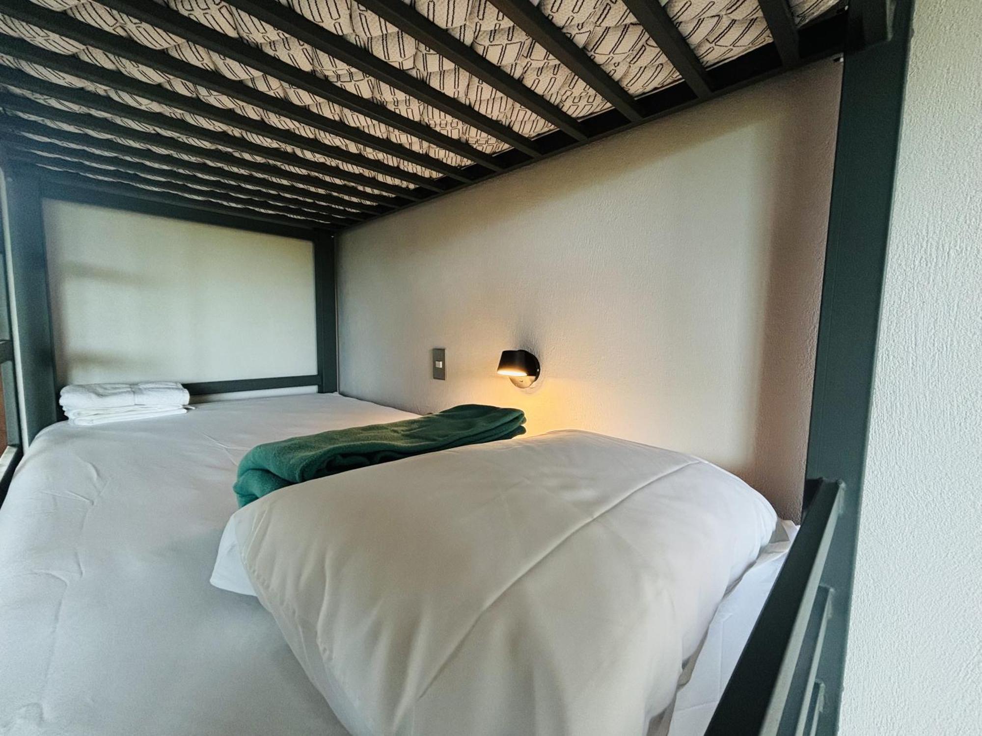 Arenal Backpackers Resort La Fortuna Esterno foto Bunk beds at the KPH