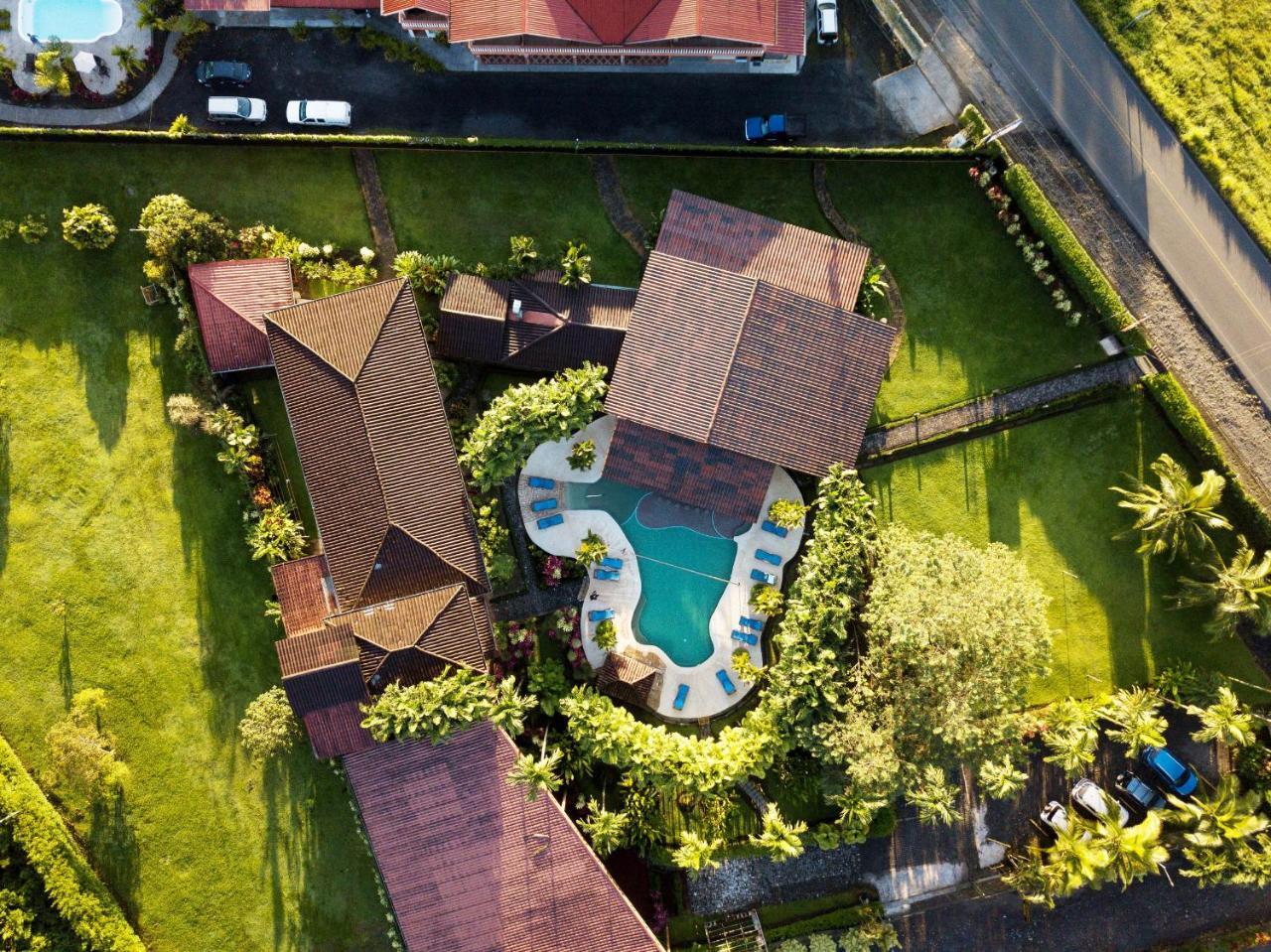 Arenal Backpackers Resort La Fortuna Esterno foto Villa in the neighborhood